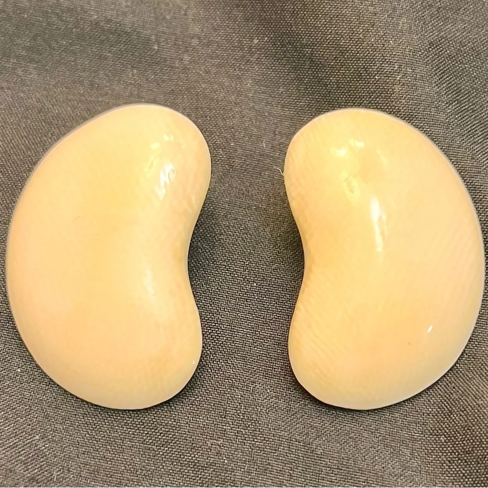 Vintage 70s Cream Kidney Bean Statement Stud Earrings Abstract Retro Costume